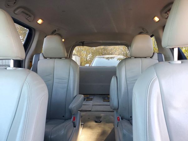 2012 TOYOTA SIENNA — SUVN