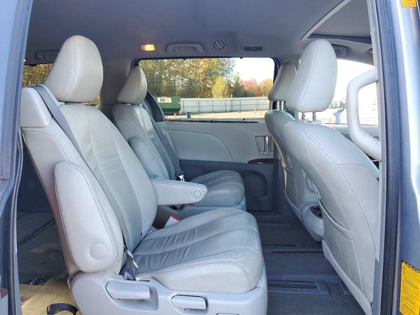 2012 TOYOTA SIENNA — PSRS