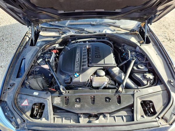 2016 BMW 535 xDrive — Engine bay