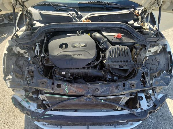 2019 MINI COOPER — Engine bay