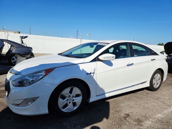 2012 HYUNDAI SONATA Middle level — Front 3/4