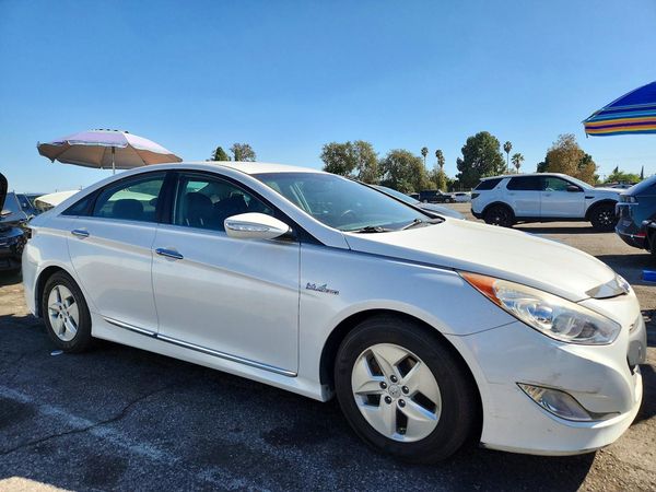 2012 HYUNDAI SONATA Middle level — Passenger 3/4