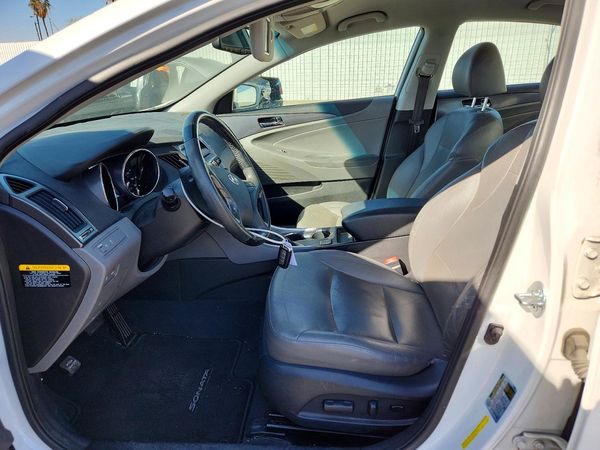 2012 HYUNDAI SONATA Middle level — DENT