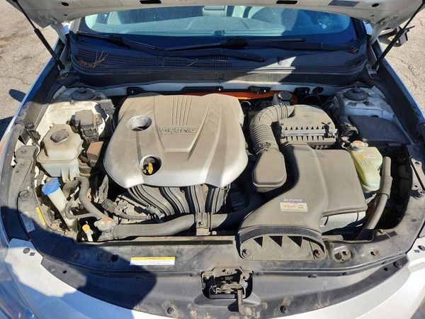 2012 HYUNDAI SONATA Middle level — Engine bay