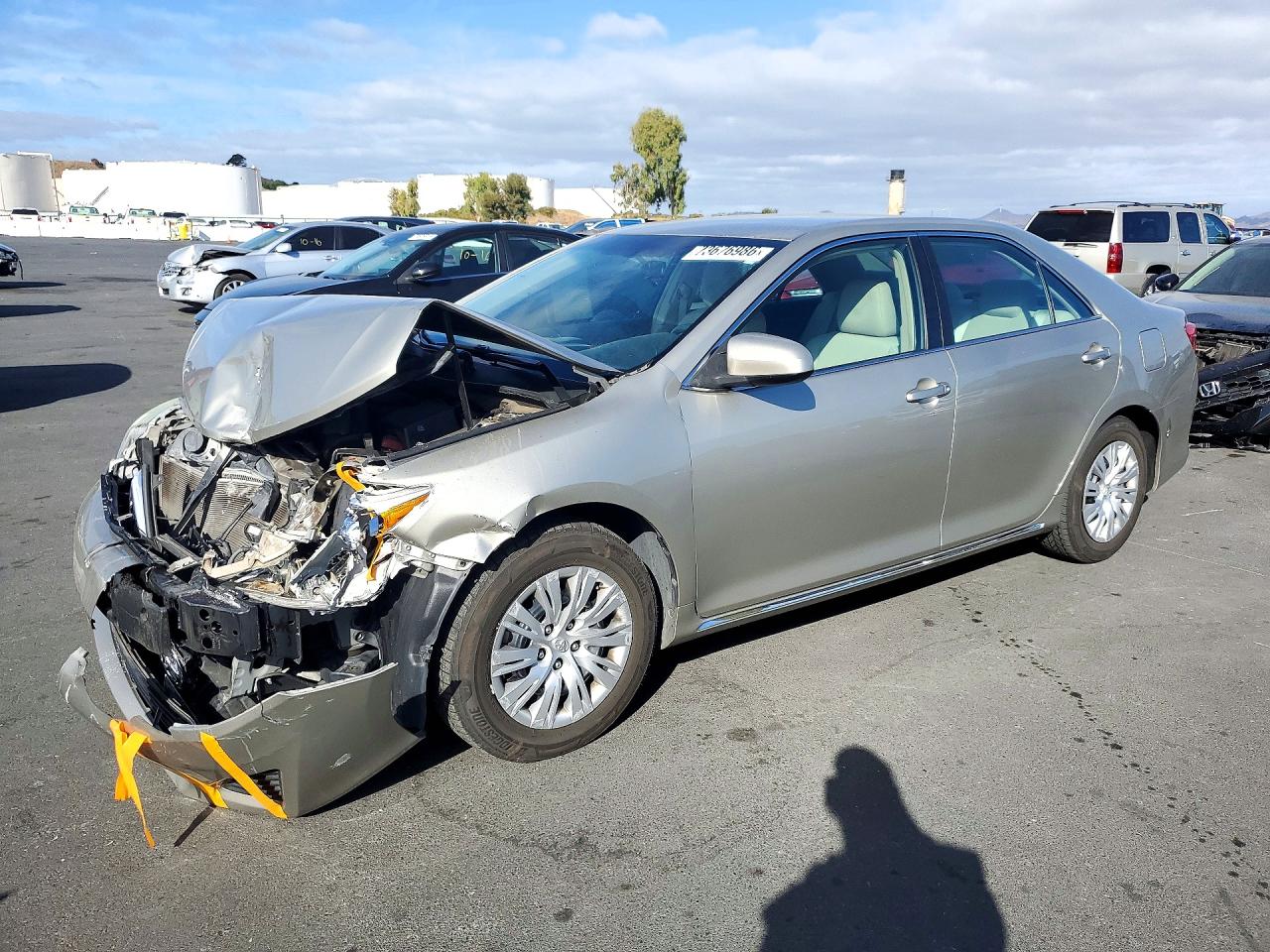 2014 TOYOTA CAMRY — Front 3/4