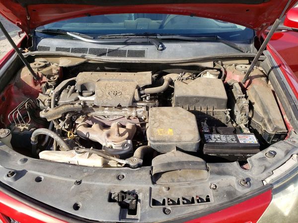 2013 TOYOTA CAMRY — Engine bay