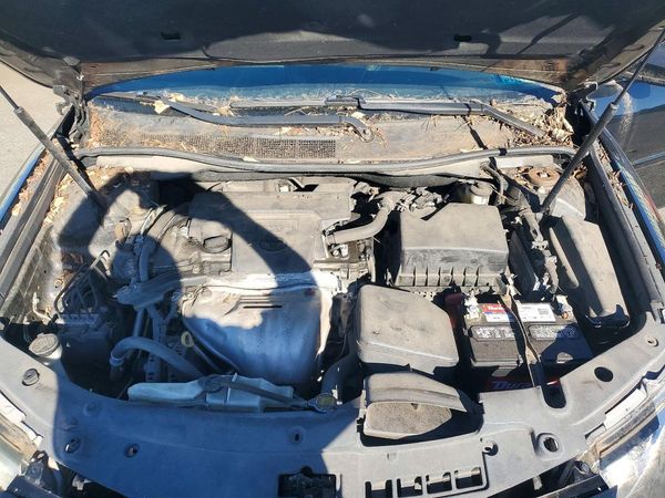 2014 TOYOTA CAMRY — Engine bay