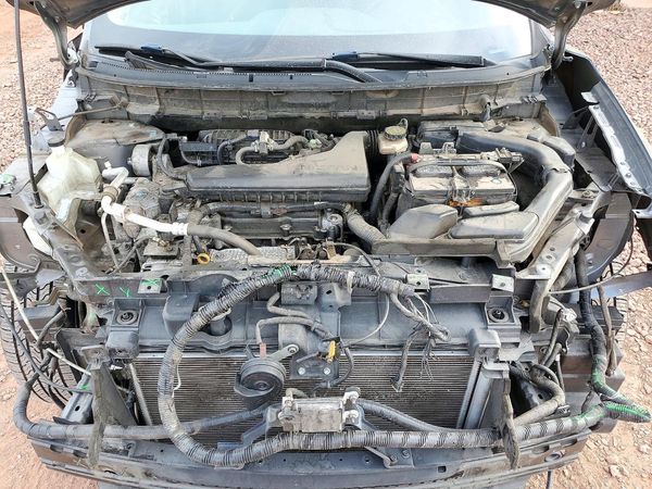 2018 NISSAN ROGUE — Engine bay