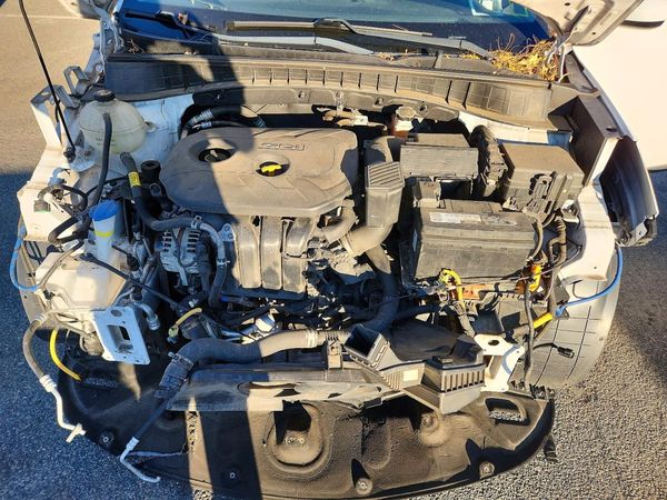 2019 HYUNDAI TUCSON SE — Engine bay