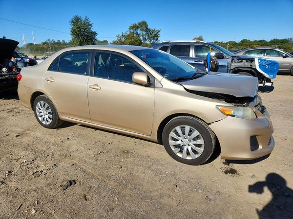 2013 TOYOTA COROLLA — Passenger 3/4