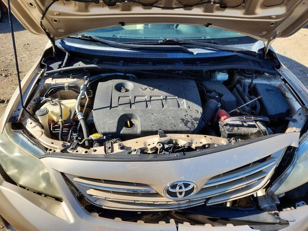 2013 TOYOTA COROLLA — Engine bay
