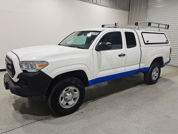 2022 TOYOTA TACOMA SR5 — Front 3/4