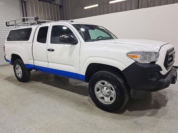 2022 TOYOTA TACOMA SR5 — Passenger 3/4