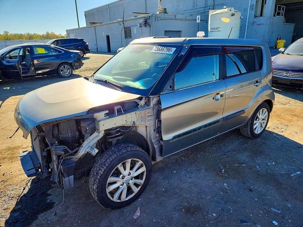 2013 KIA SOUL All Trims — Front 3/4