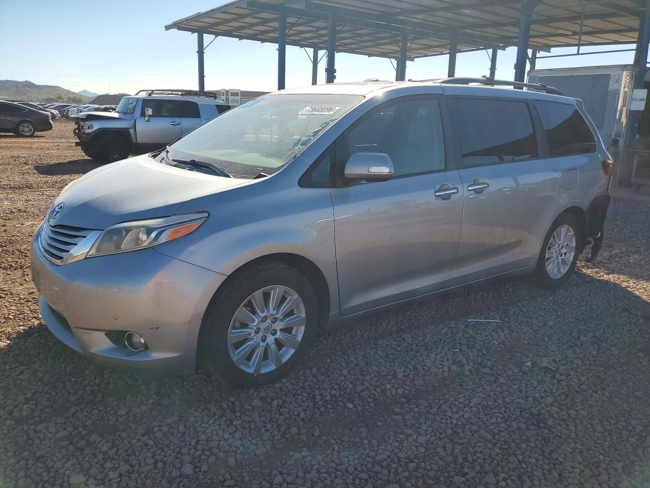 2015 TOYOTA SIENNA — Front 3/4