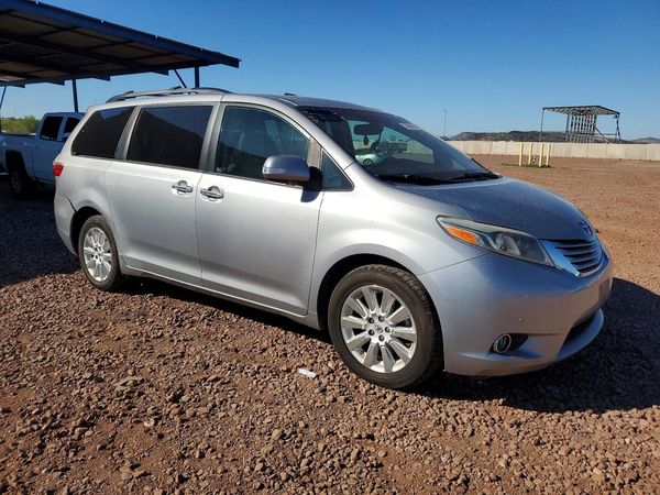2015 TOYOTA SIENNA — Passenger 3/4