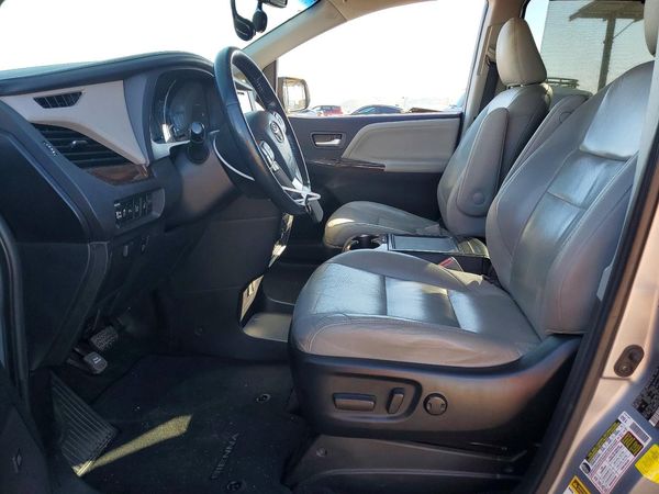 2015 TOYOTA SIENNA — DENT