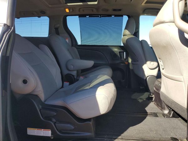 2015 TOYOTA SIENNA — PSRS