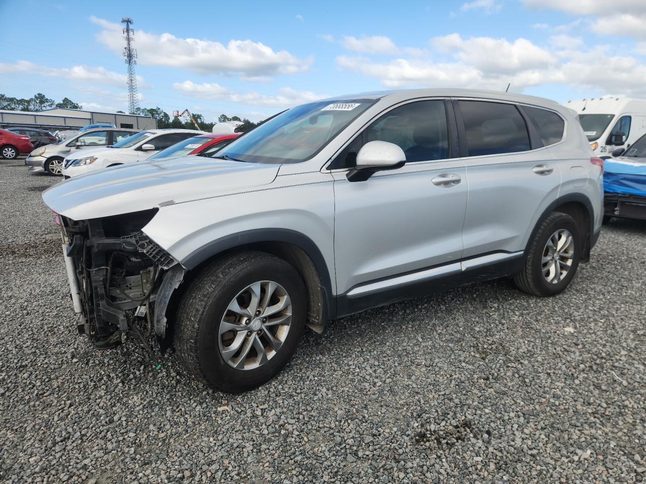2019 HYUNDAI SANTA FE SE — Front 3/4