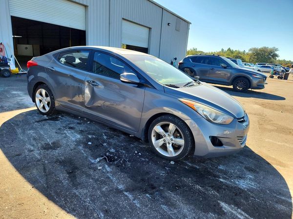 2013 HYUNDAI ELANTRA — Passenger 3/4