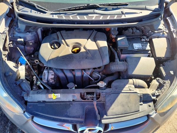 2013 HYUNDAI ELANTRA — Engine bay