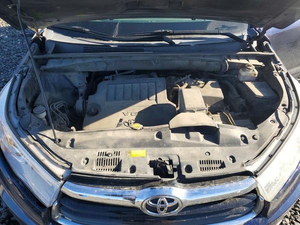 2014 TOYOTA HIGHLANDER Base/Hybrid — Engine bay