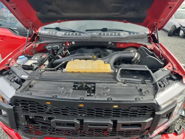 2018 FORD F150 — Engine bay