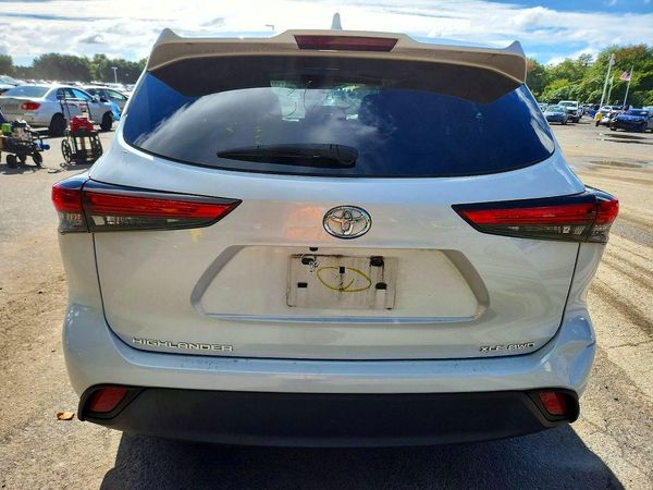 2022 TOYOTA HIGHLANDER XLE — DIRR