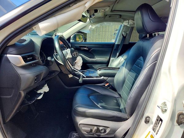 2022 TOYOTA HIGHLANDER XLE — DENT