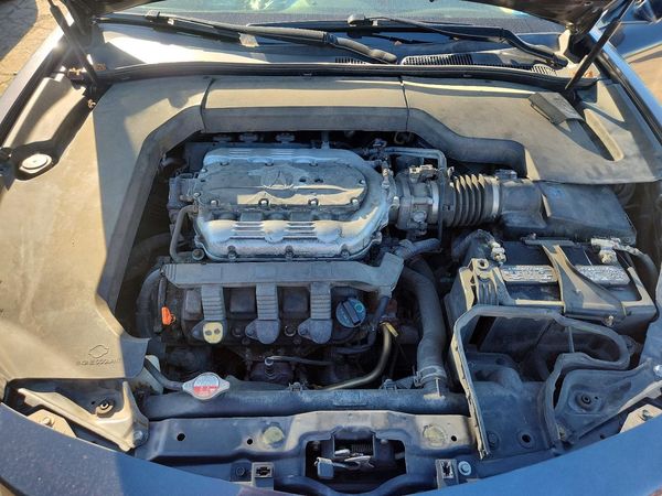 2013 ACURA TL SH-AWD TECH — Engine bay