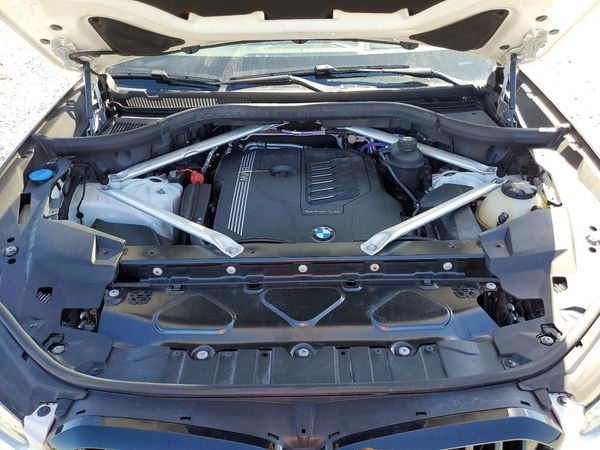 2022 BMW X5 xDrive40i — Engine bay