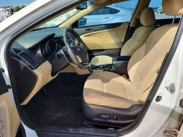 2013 HYUNDAI SONATA GLS/ GLS Popular — DENT