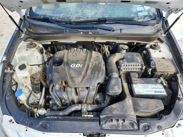 2013 HYUNDAI SONATA GLS/ GLS Popular — Engine bay