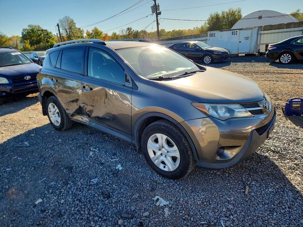 2015 TOYOTA RAV4 LE (X Grade) — Passenger 3/4