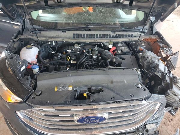 2019 FORD EDGE Titanium — Engine bay