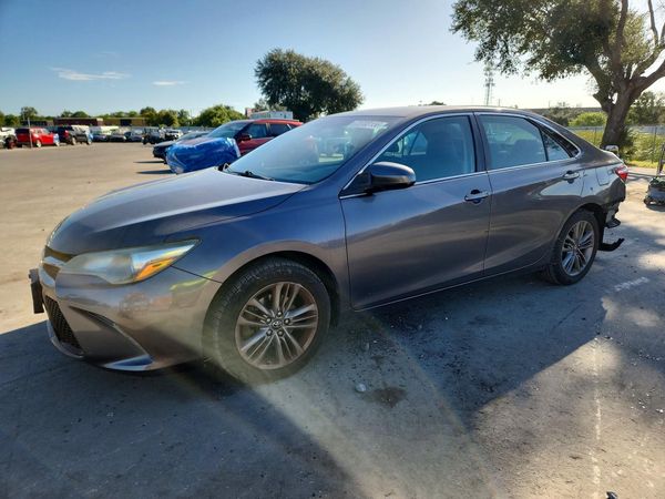 2017 TOYOTA CAMRY LE/SE/XLE/XSE — Front 3/4