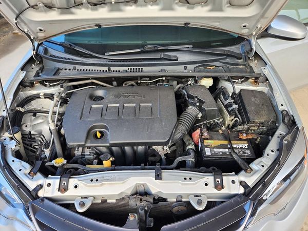 2015 TOYOTA COROLLA L/LE — Engine bay