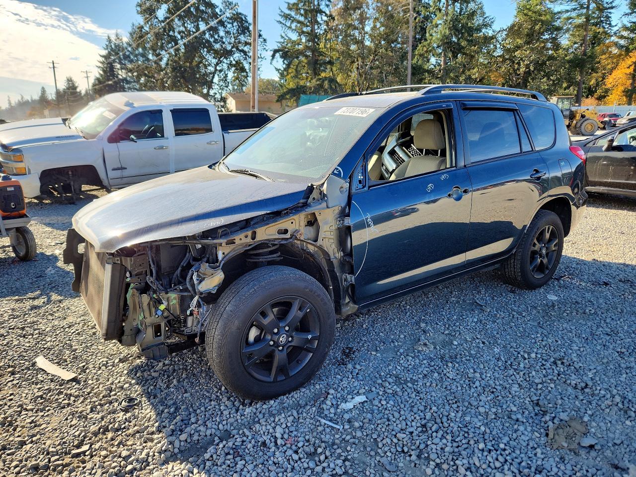 2012 TOYOTA RAV4 Standard — Front 3/4