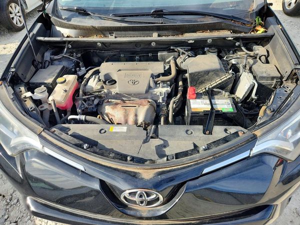 2016 TOYOTA RAV4 XLE (M Grade) — Engine bay