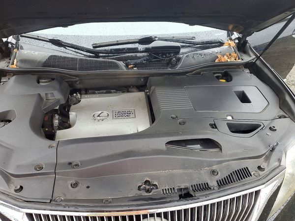2012 LEXUS RX 450h — Engine bay