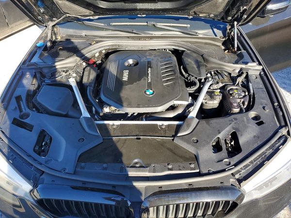 2018 BMW 540 xDrive — Engine bay