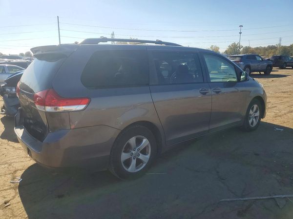 2014 TOYOTA SIENNA — PSRA