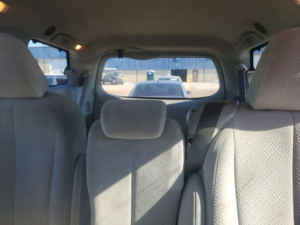 2014 TOYOTA SIENNA — SUVN
