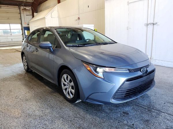 2026 TOYOTA COROLLA LE — Passenger 3/4
