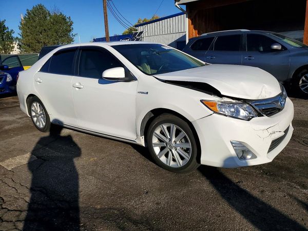 2013 TOYOTA CAMRY Hybrid — Passenger 3/4