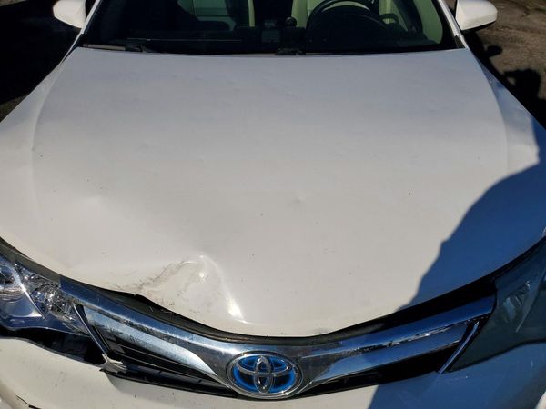 2013 TOYOTA CAMRY Hybrid — Engine bay