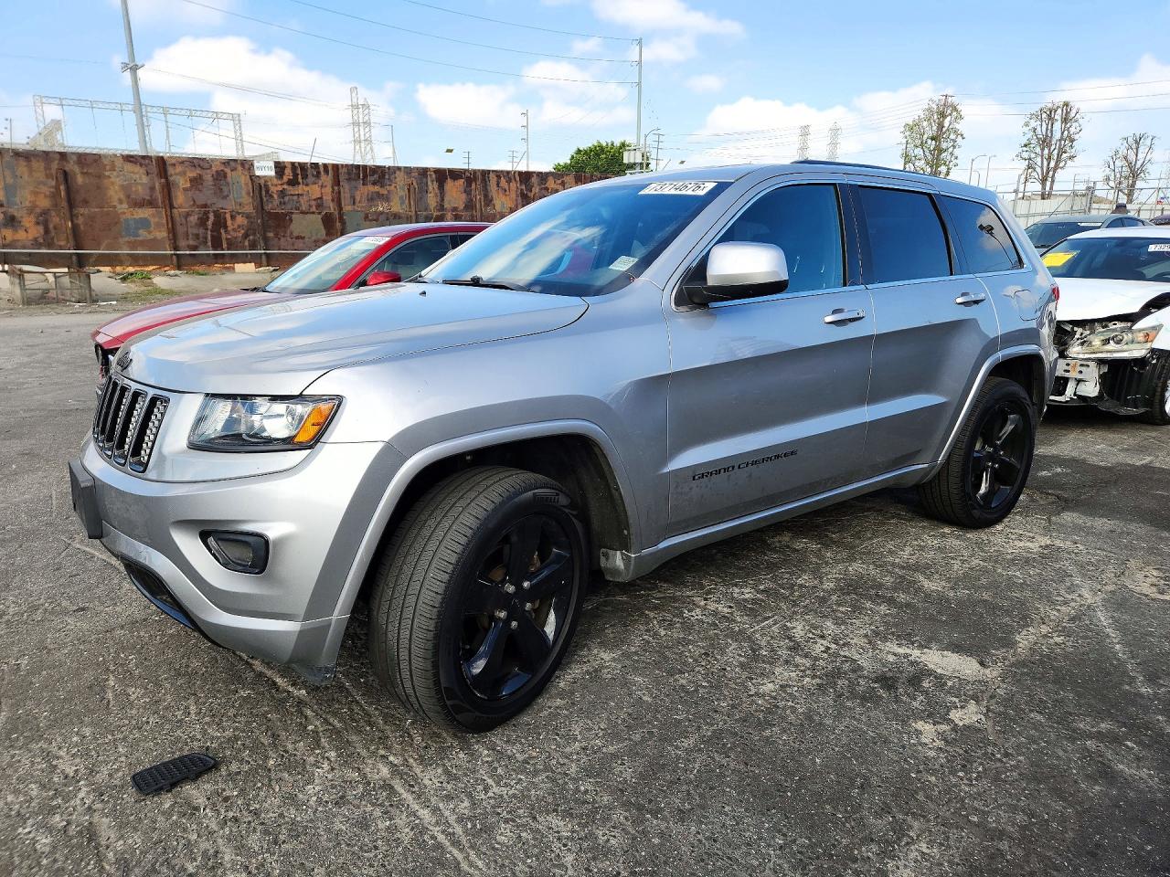 2015 JEEP GRAND CHEROKEE Laredo — Front 3/4