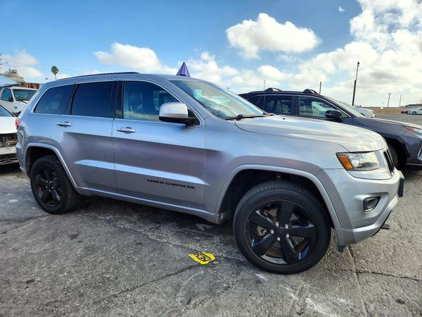 2015 JEEP GRAND CHEROKEE Laredo — Passenger 3/4