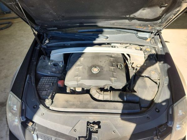 2012 CADILLAC CTS Base — Engine bay