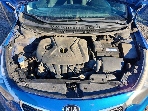 2014 KIA FORTE LX — Engine bay
